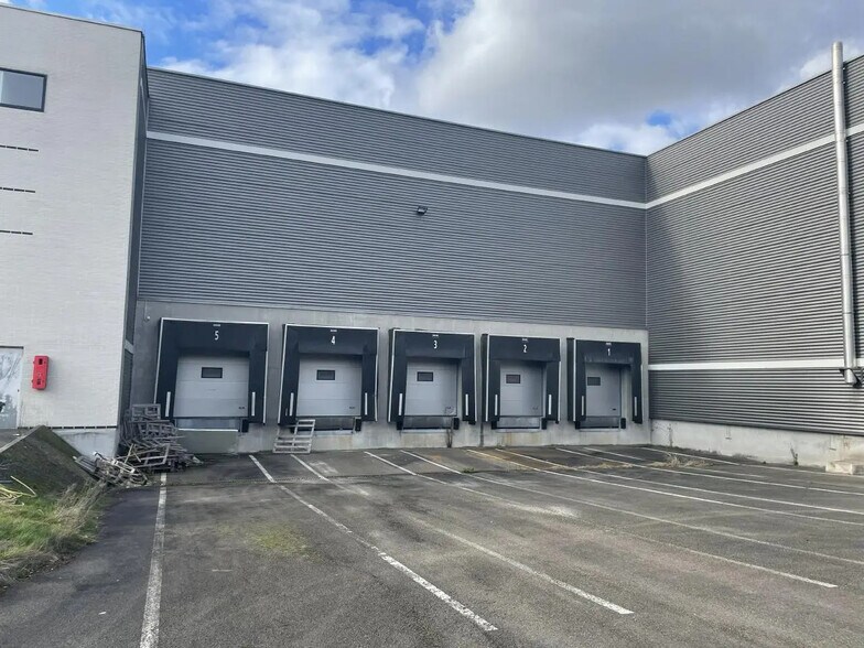 Local d’activités dans Romainville à louer - Photo de l’immeuble – Image 3 sur 18