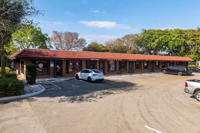 Plus de détails pour 4400 W Hillsboro Blvd, Coconut Creek, FL - Local commercial à vendre
