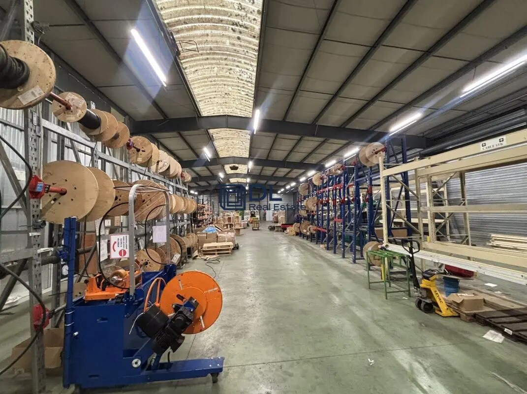 Industriel/Logistique dans Trappes à vendre Photo de l’immeuble– Image 1 sur 13