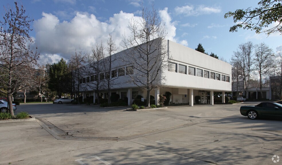 540 E Foothill Blvd, San Dimas, CA à louer - Photo de l’immeuble – Image 2 sur 2