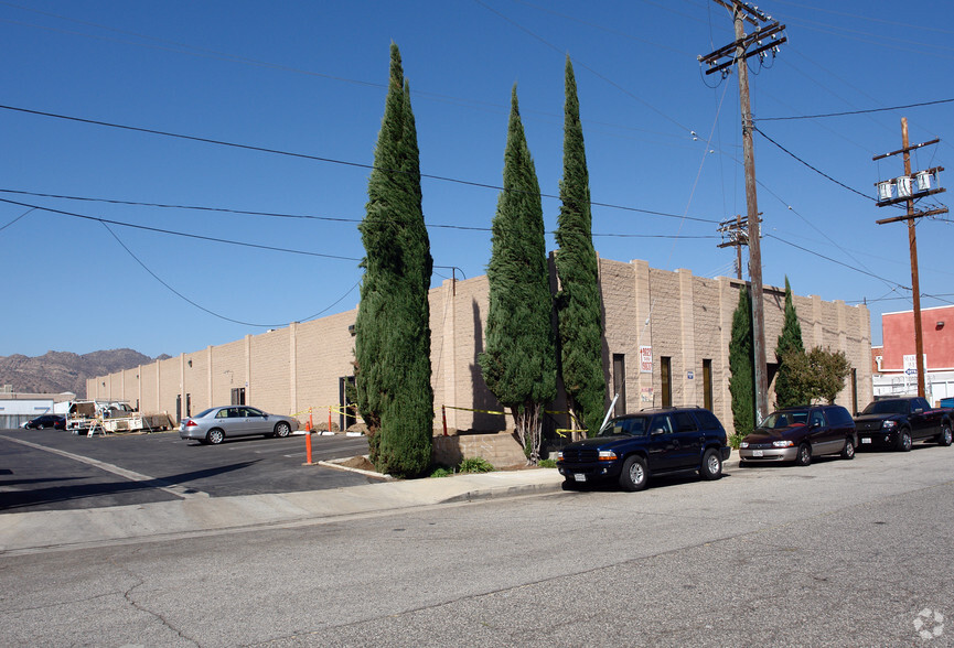 9825-9837 Independence Ave, Chatsworth, CA à louer - Photo principale – Image 1 sur 4