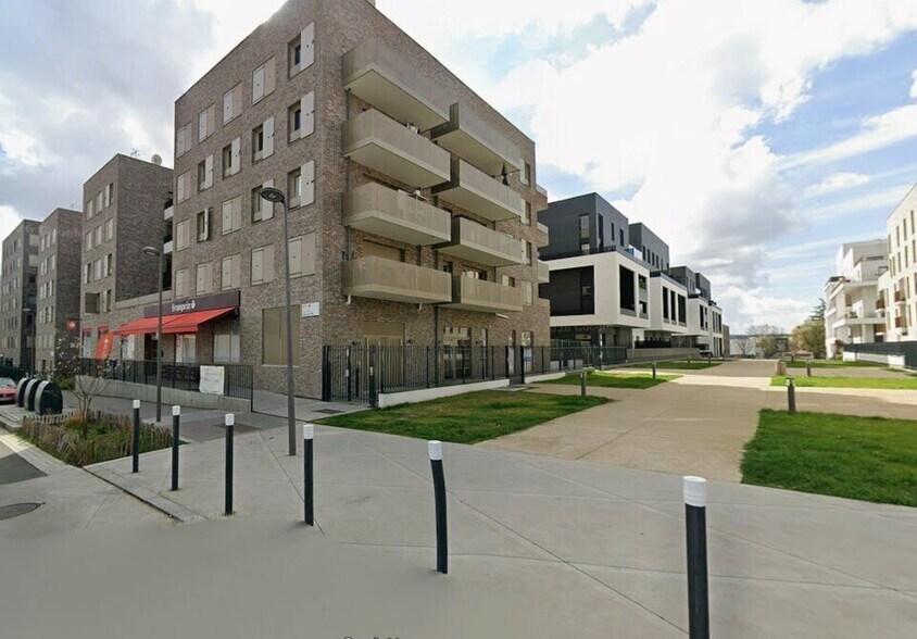 Local commercial dans Cergy à louer - Photo de l’immeuble – Image 3 sur 4