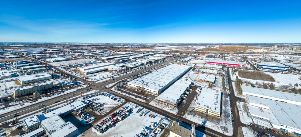 16930 114 Ave NW, Edmonton, AB à vendre - Aérien – Image 2 sur 4