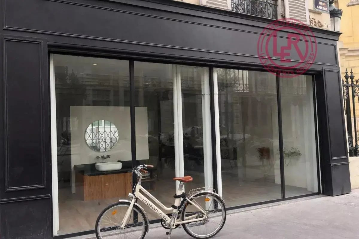 Local commercial dans Paris à louer Photo de l’immeuble– Image 1 sur 2