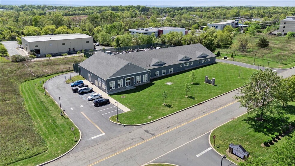 22 Royal Rd, Flemington, NJ à vendre - Photo de l’immeuble – Image 2 sur 28