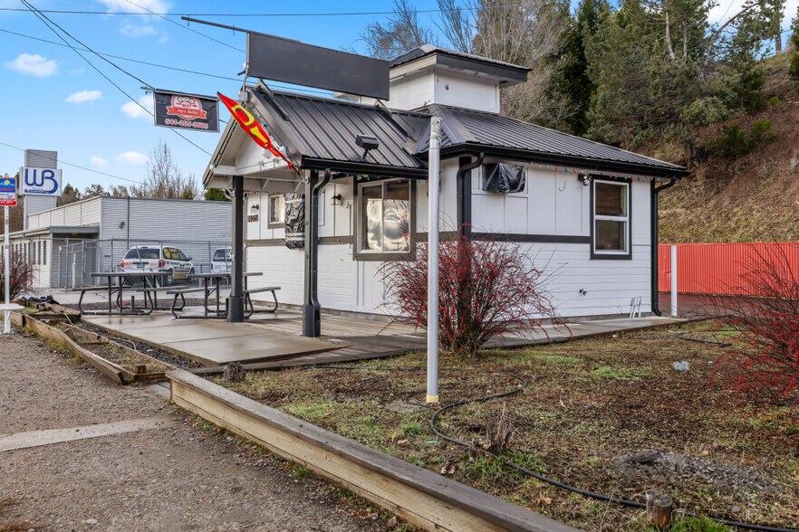 1402 Oregon Ave, Klamath Falls, OR à vendre - Photo de l’immeuble – Image 2 sur 17