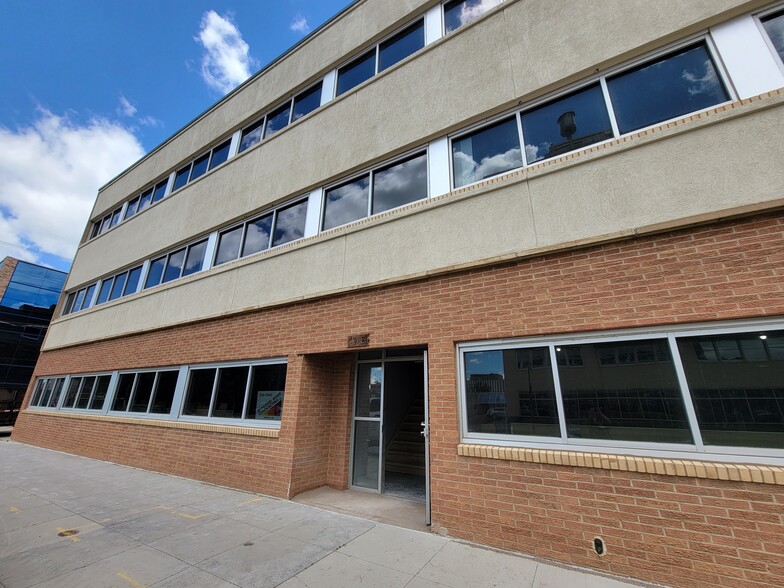 418 E Rosser Ave, Bismarck, ND à louer - Photo de l’immeuble – Image 1 sur 24