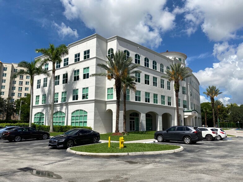 8550 NW 33rd St, Doral, FL à louer - Photo de l’immeuble – Image 2 sur 3