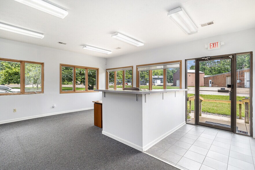 550 E Cork St, Kalamazoo, MI à vendre - Photo de l’immeuble – Image 2 sur 29