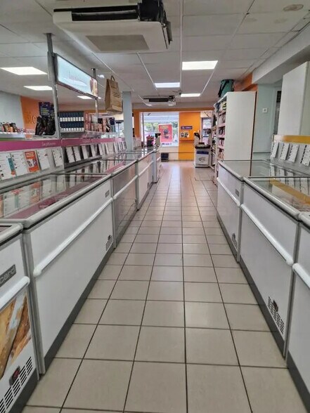 Local commercial dans Vincennes à vendre - Photo intérieure – Image 2 sur 11