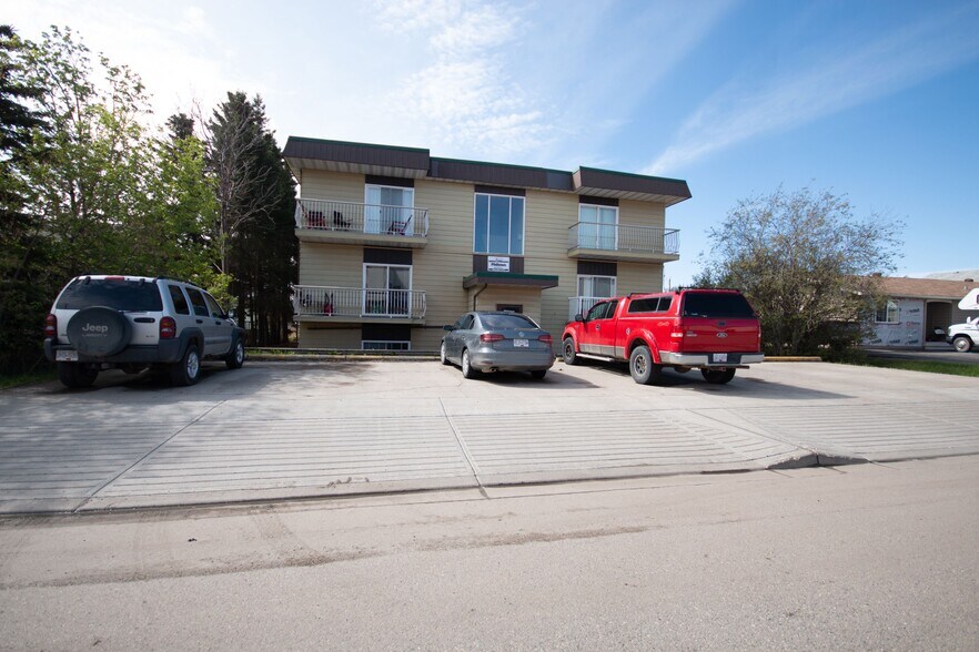 9827 97 Ave, Fort St John, BC à vendre - Photo de l’immeuble – Image 2 sur 9