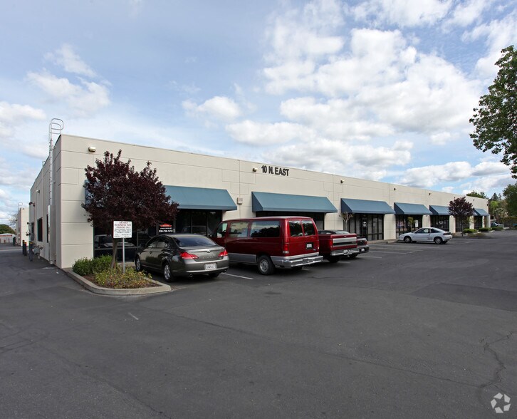 10 N East St, Woodland, CA à louer - Photo de l’immeuble – Image 3 sur 5