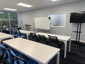 5018 Express Dr S, Ronkonkoma, NY à louer Photo intérieure– Image 1 sur 7