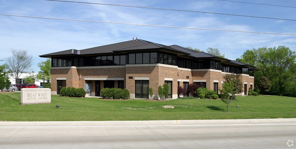 N27W23953 Paul Rd, Pewaukee, WI à vendre - Photo de l’immeuble – Image 3 sur 5