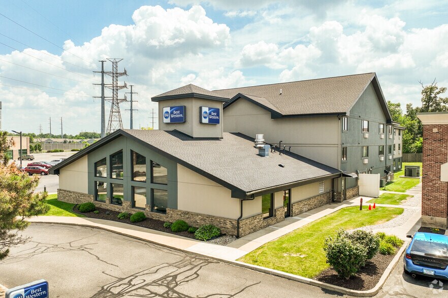 2902 E DuPont Rd, Fort Wayne, IN à vendre - Photo principale – Image 1 sur 5