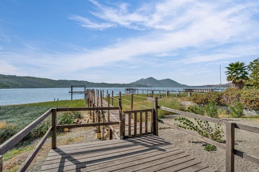 14097 Lakeshore Dr, Clearlake, CA à vendre - Photo de l’immeuble – Image 3 sur 24