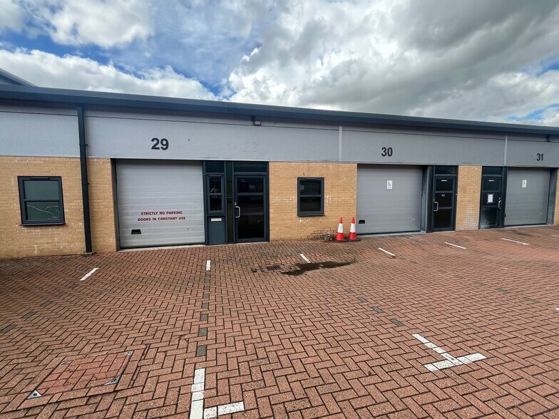 Works Rd, Letchworth Garden City à louer - Photo de l’immeuble – Image 2 sur 7