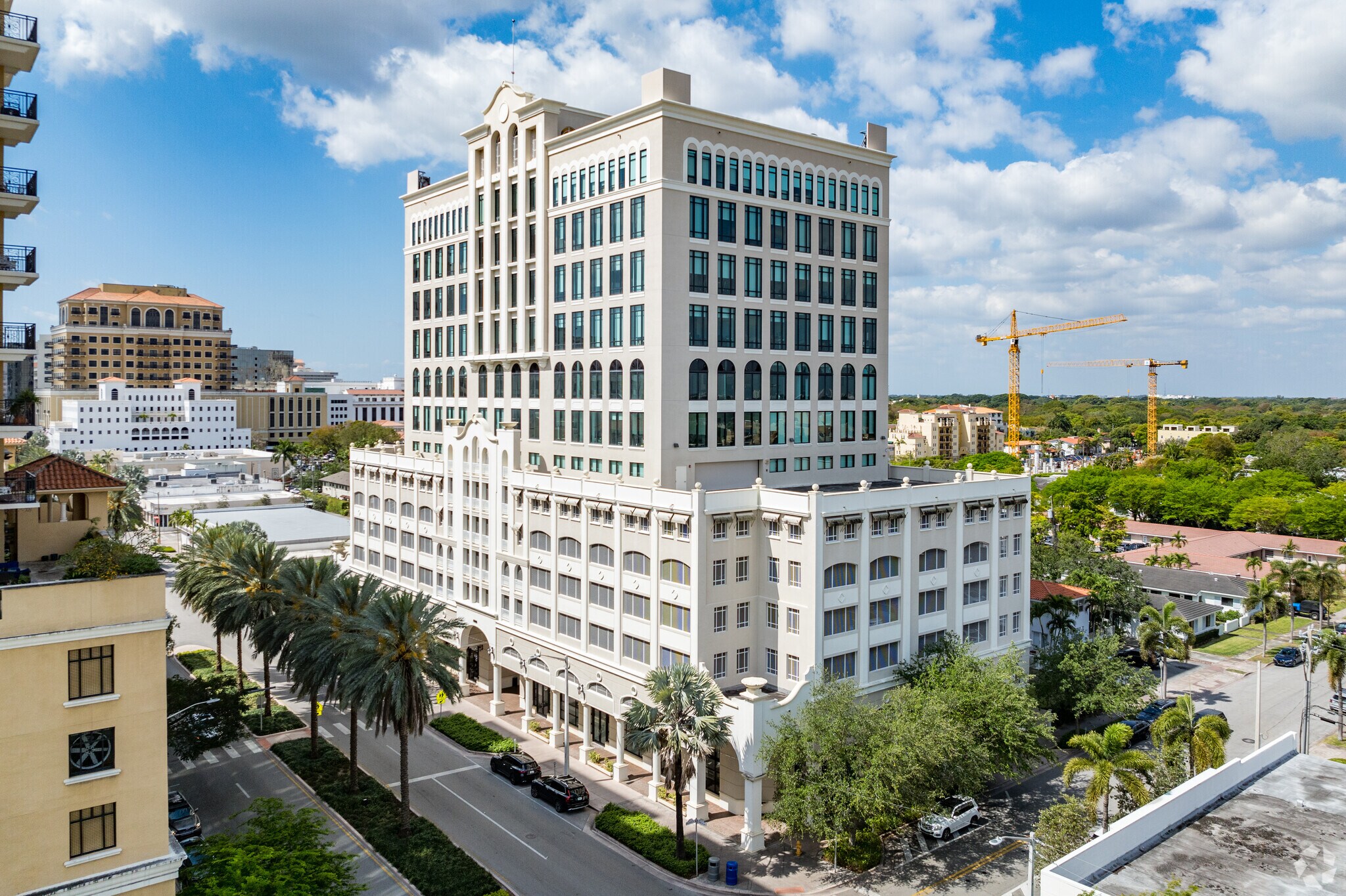 1600 Ponce De Leon Blvd, Coral Gables, FL à louer Photo principale– Image 1 sur 32
