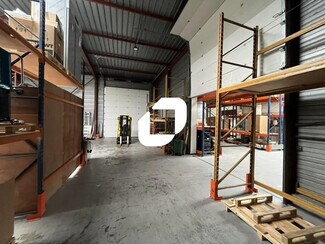 Plus de détails pour Local d'activités à louer