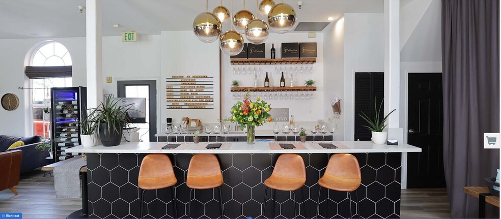 9071 Windsor Rd, Windsor, CA à louer - Photo de l’immeuble – Image 2 sur 12