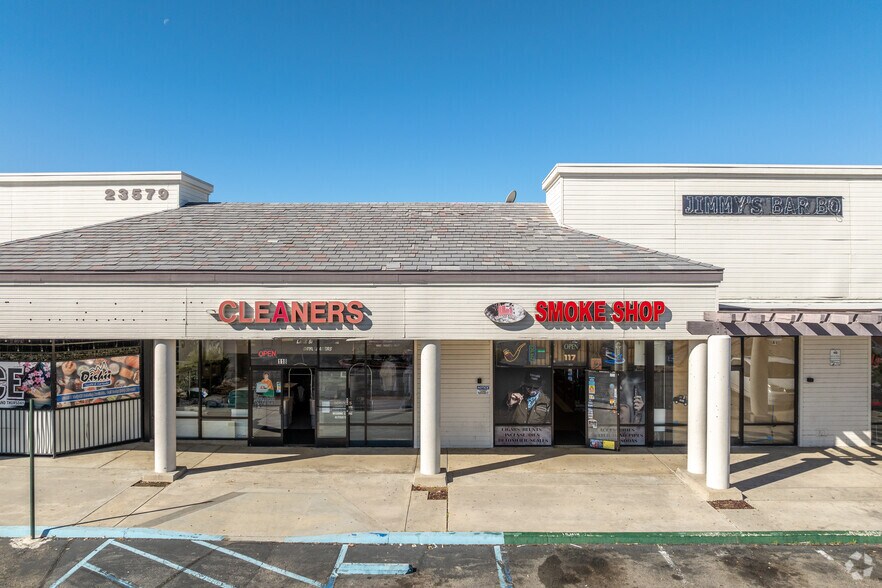 23579 Sunnymead Ranch Pky, Moreno Valley, CA à vendre - Photo de l’immeuble – Image 2 sur 7