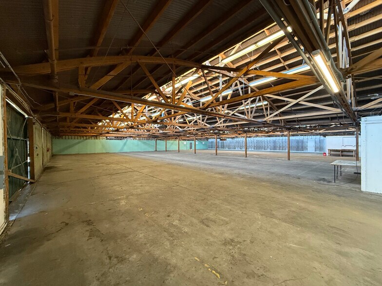 2300 E Curry St, Long Beach, CA à louer - Photo de l’immeuble – Image 3 sur 17