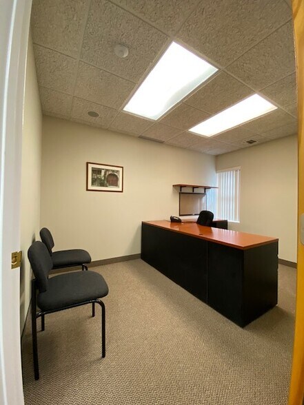 2500 Nesconset Hwy, Stony Brook, NY à louer - Photo intérieure – Image 2 sur 6