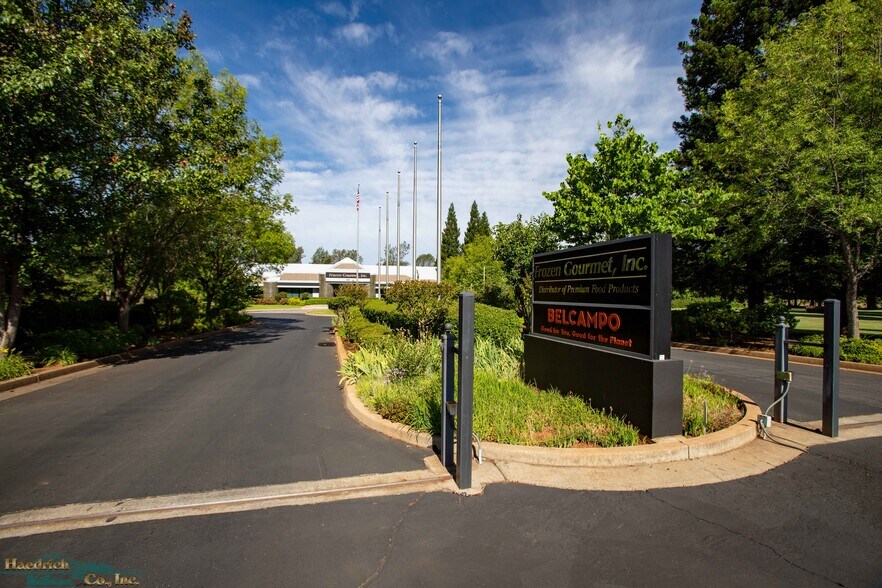 5800 Airport Rd, Redding, CA à louer - Photo de l’immeuble – Image 3 sur 16