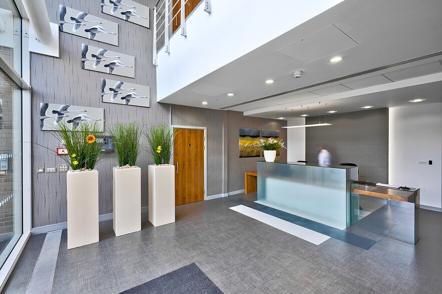 Lydiard Fields Business Park, Swindon à louer - Hall d’entrée – Image 3 sur 4