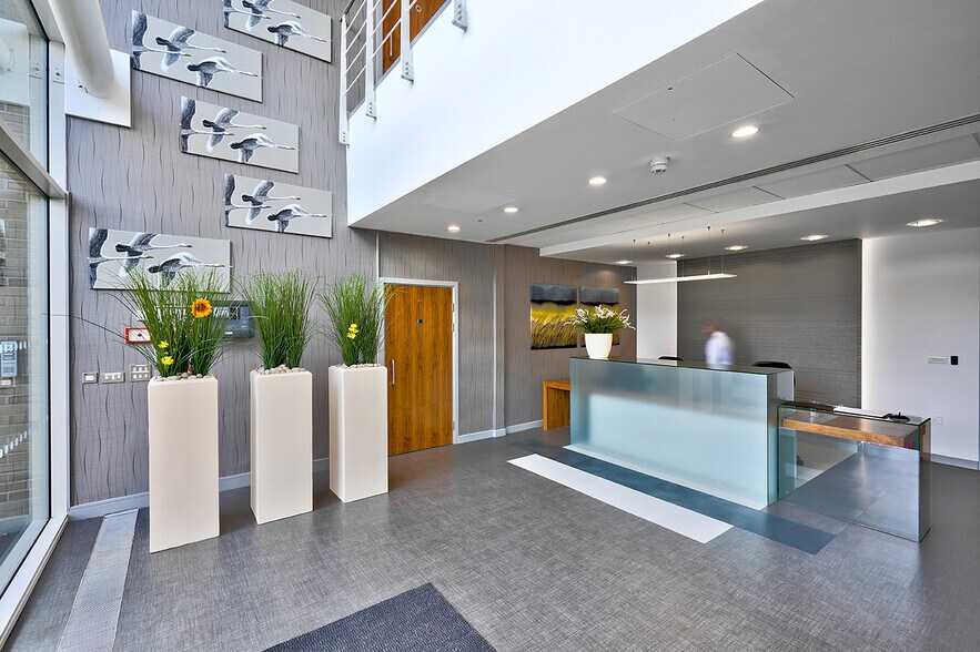 Lydiard Fields Business Park, Swindon à louer - Hall d’entrée – Image 2 sur 4
