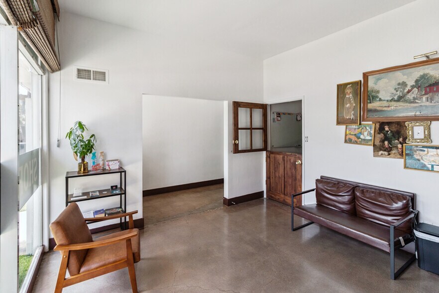 325 Atlantic Ave, Long Beach, CA à vendre - Photo de l’immeuble – Image 3 sur 7