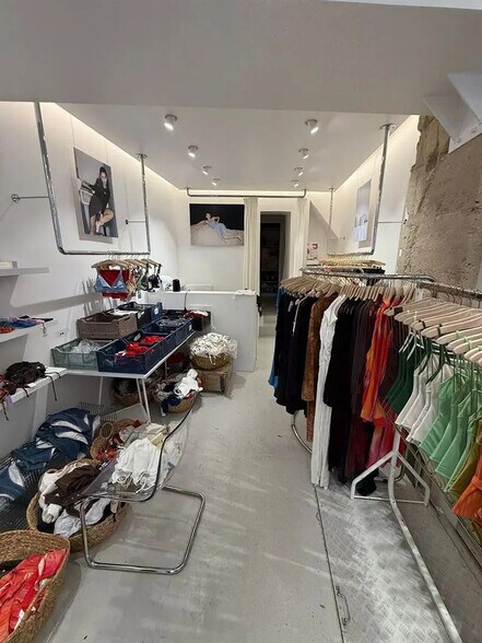 Local commercial dans Paris à louer - Photo intérieure – Image 1 sur 3