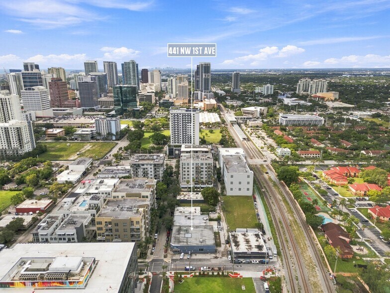 441 NW 1st Ave, Fort Lauderdale, FL à louer - Photo de l’immeuble – Image 3 sur 38