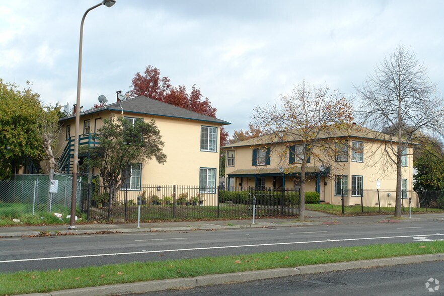 1283 University Ave, Berkeley, CA à vendre - Photo principale – Image 1 sur 28
