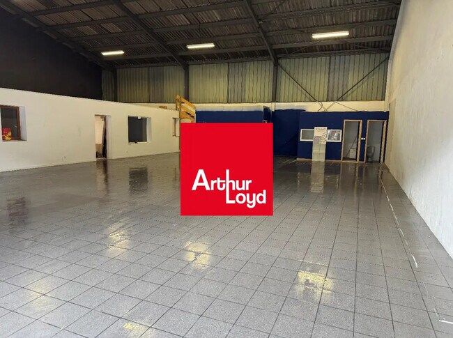 Plus de détails pour Local d'activités à louer