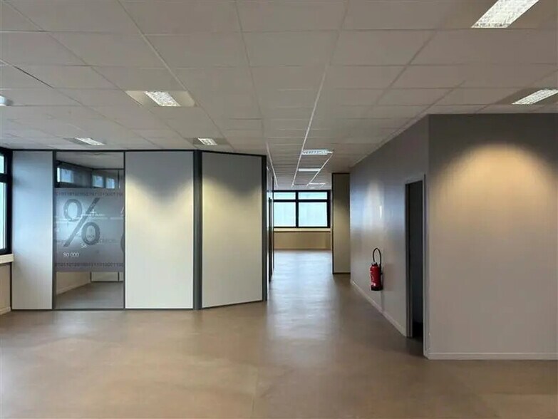 Bureau dans Fragnes-La Loyère à louer - Photo intérieure – Image 2 sur 10