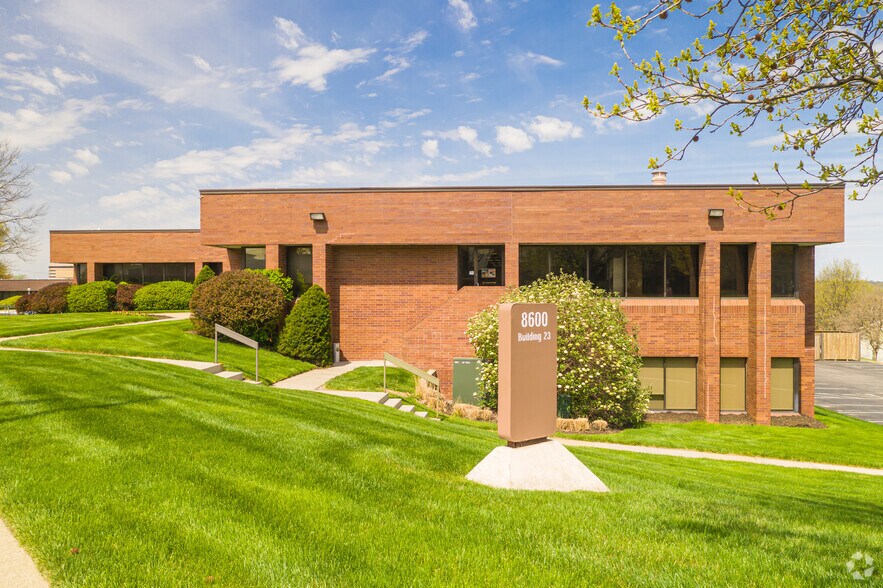 8600 W 110th St, Overland Park, KS à louer - Photo principale – Image 3 sur 6