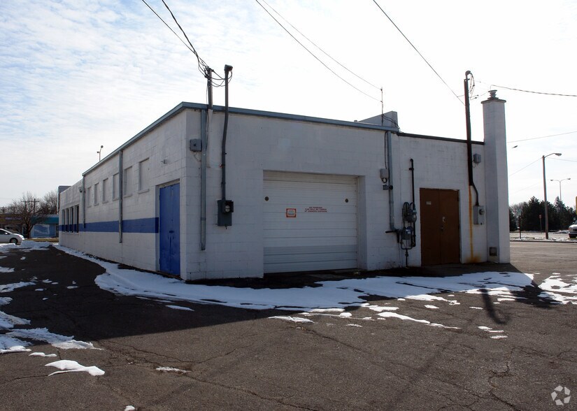 22215 Gratiot Ave, Eastpointe, MI à louer - Photo de l’immeuble – Image 2 sur 2