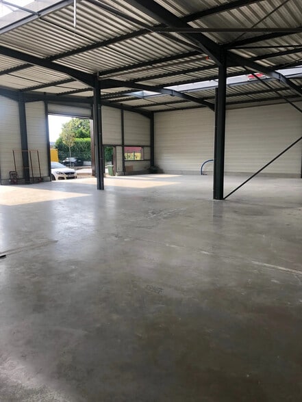 Industriel/Logistique dans Méré à louer - Photo intérieure – Image 2 sur 4