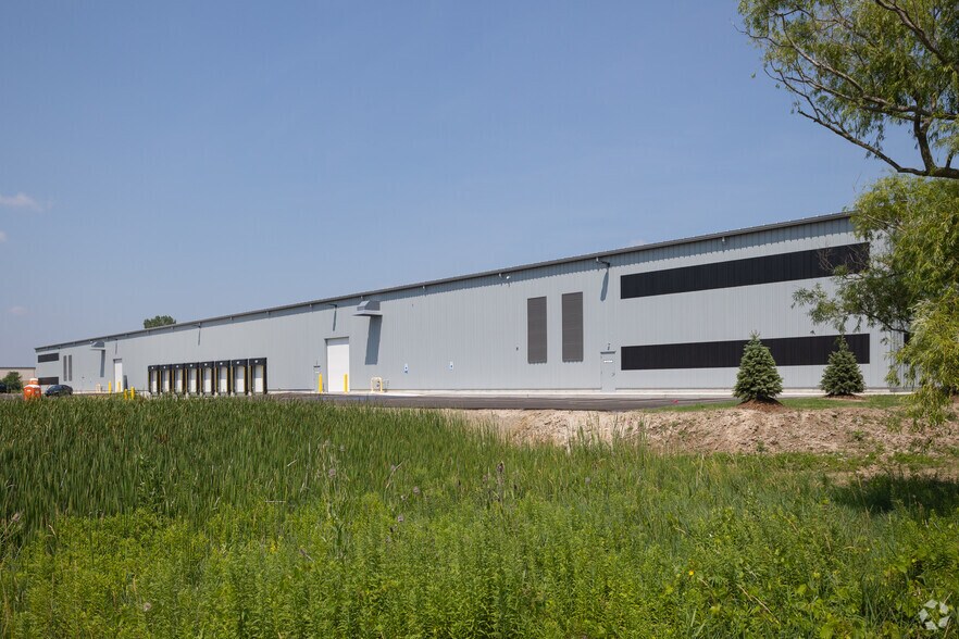 5400 International Pkwy, Grand Rapids, MI à louer - Photo de l’immeuble – Image 2 sur 8