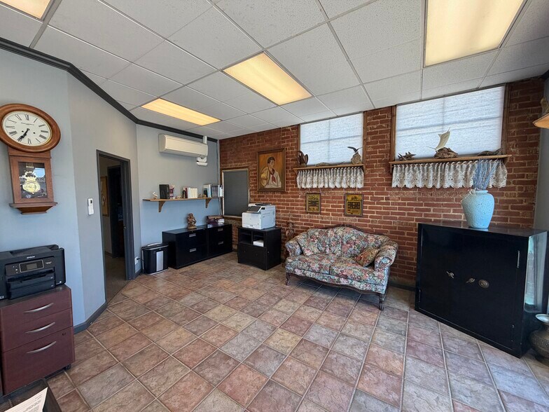 125 E Fesler St, Santa Maria, CA à vendre - Photo de l’immeuble – Image 3 sur 35
