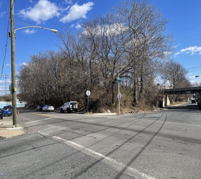 990 W Tabor Rd, Philadelphia, PA à vendre - Photo de l’immeuble – Image 3 sur 6