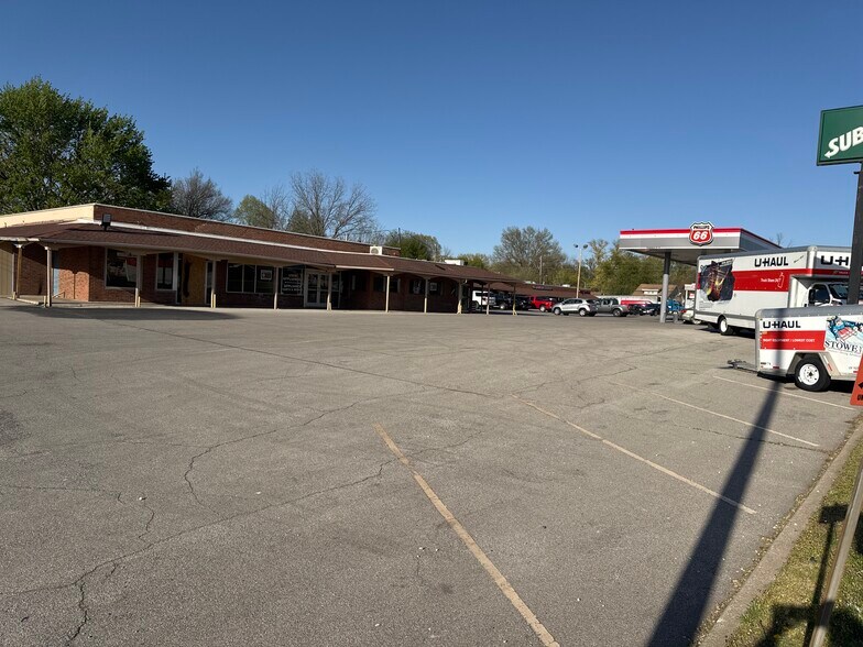 6 E Monroe St, Buckner, MO à louer - Photo de l’immeuble – Image 2 sur 8