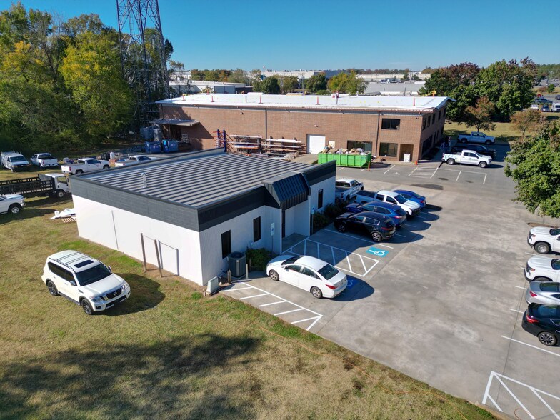 3101 & 3109 Westinghouse Blvd portefeuille de 2 biens à vendre sur LoopNet.fr - Photo de l’immeuble – Image 1 sur 14