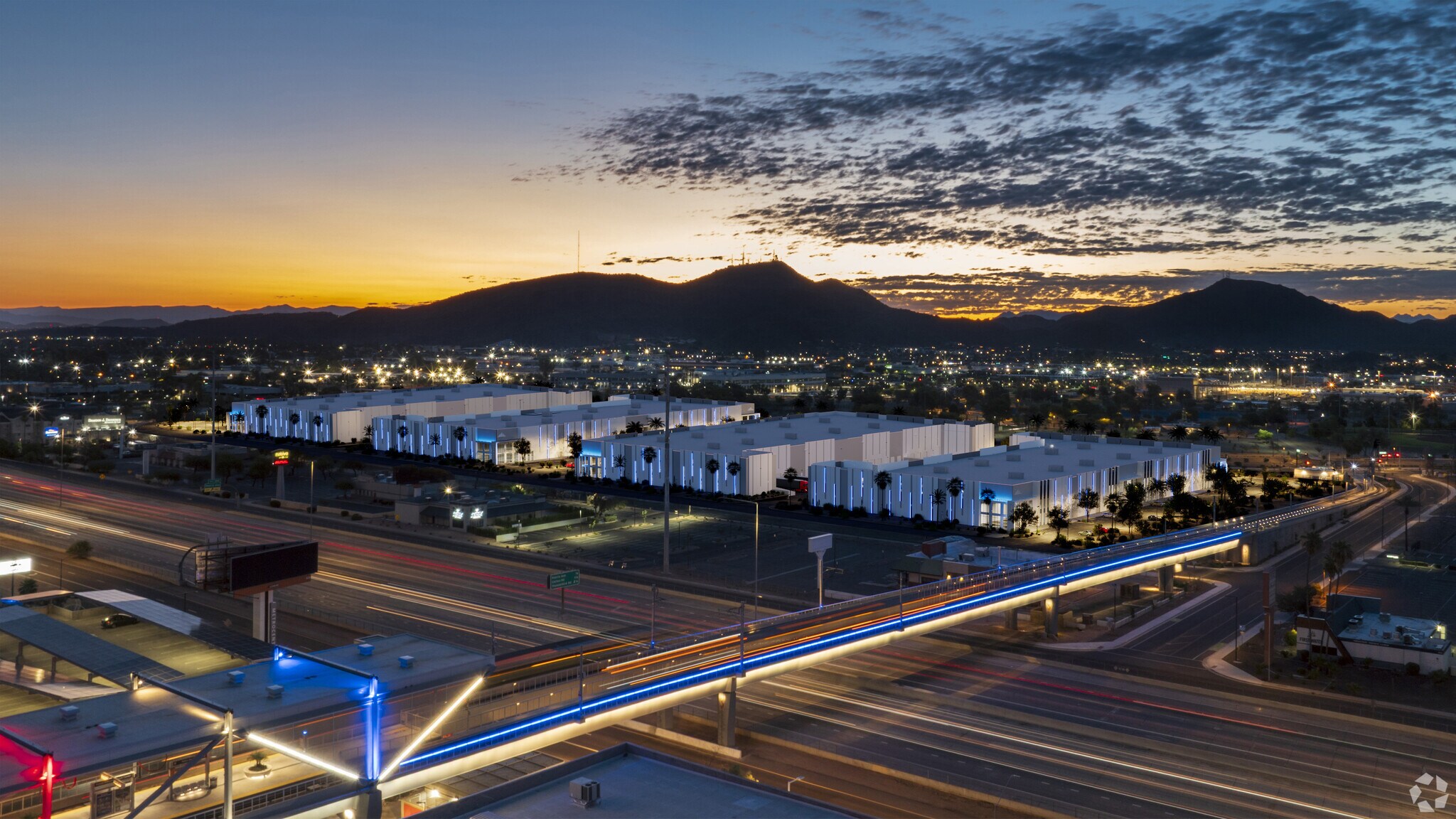 10220 N 25th Ave, Phoenix, AZ à louer Photo principale– Image 1 sur 2