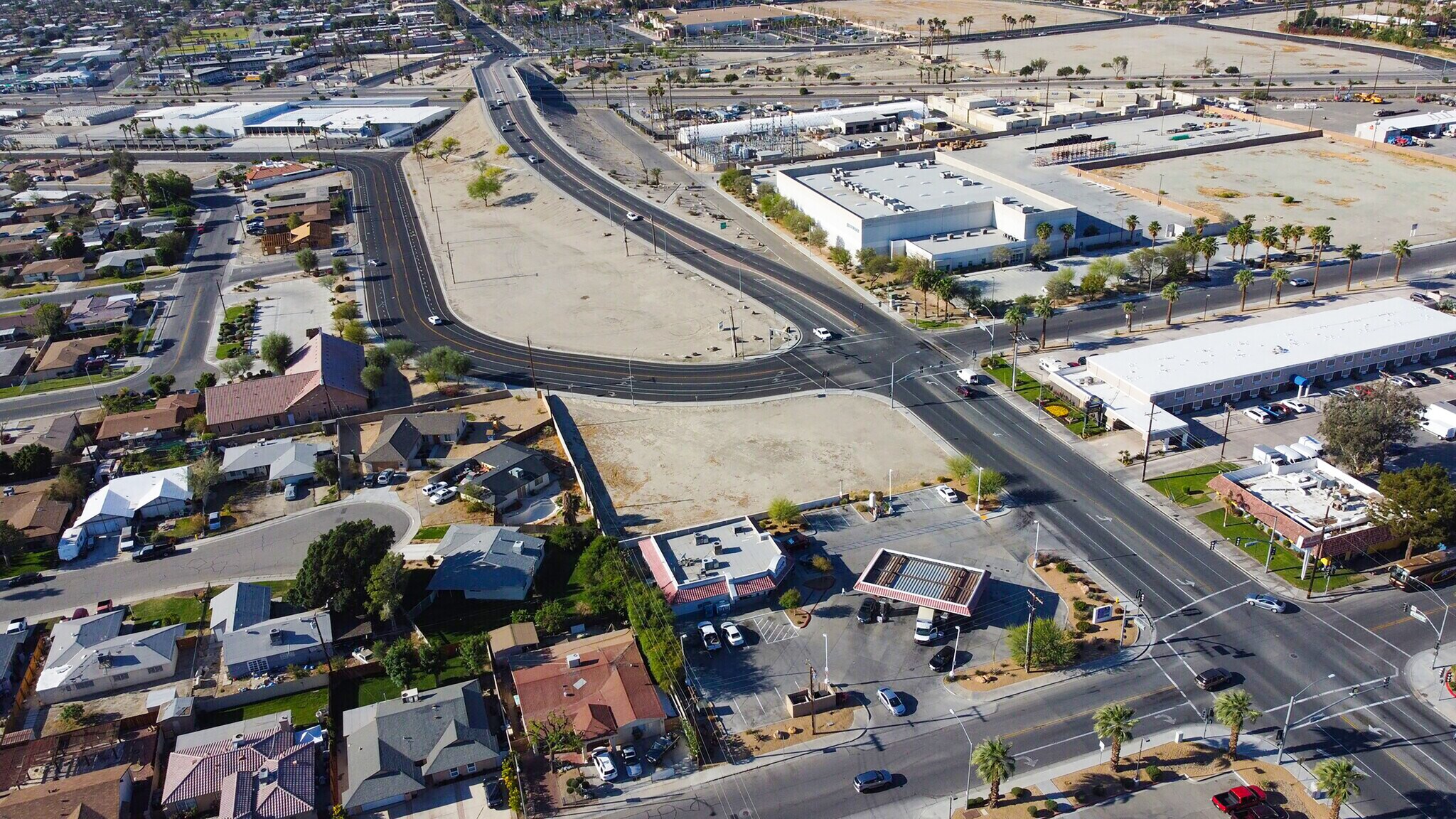 NEC Monroe Street & Avenue 44, Indio, CA à louer Photo principale– Image 1 sur 4