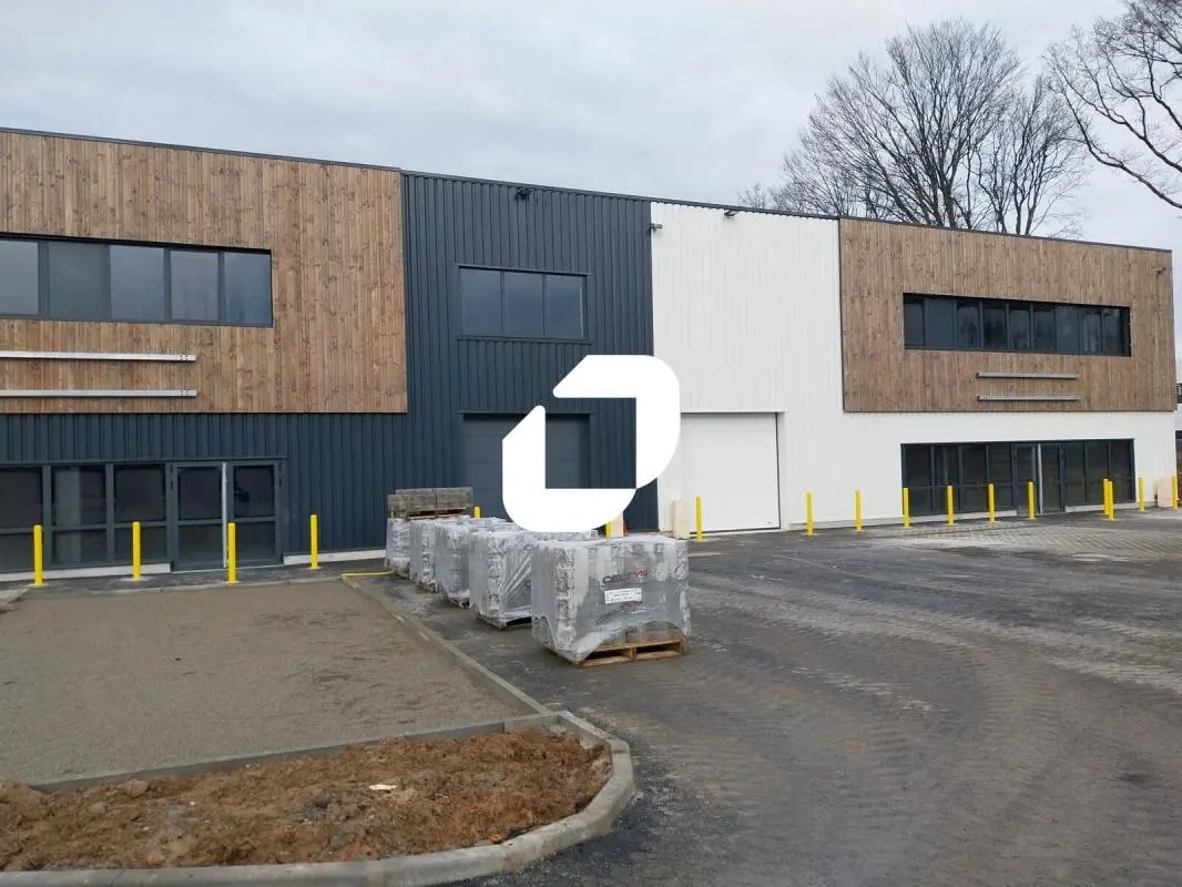 Local commercial dans Sautron à louer Photo de l’immeuble– Image 1 sur 11