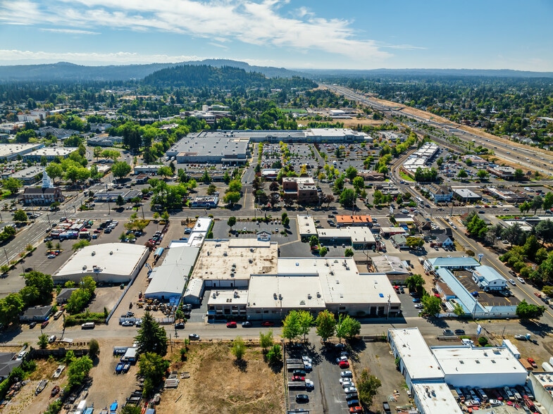 9952 SE Oak St, Portland, OR à vendre - Photo de l’immeuble – Image 3 sur 7