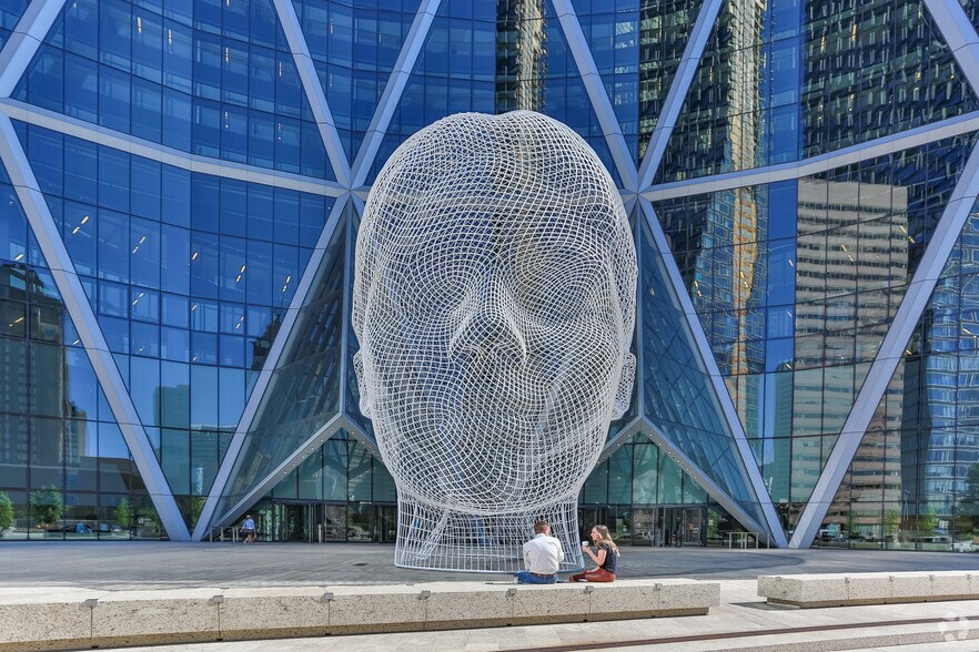 500 Centre St SE, Calgary, AB à louer - Photo de l’immeuble – Image 3 sur 8