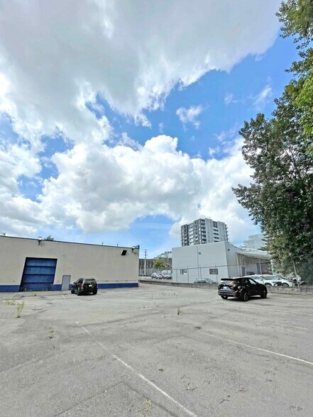 247 E 1st Ave, Vancouver, BC à vendre - Photo de l’immeuble – Image 2 sur 8